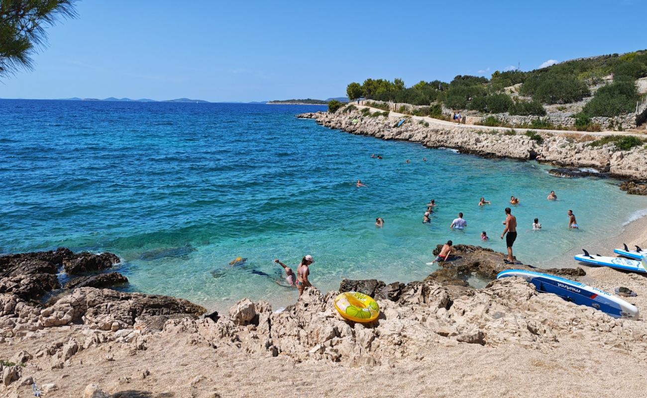 Beach Rtic'in fotoğrafı gri ince çakıl taş yüzey ile