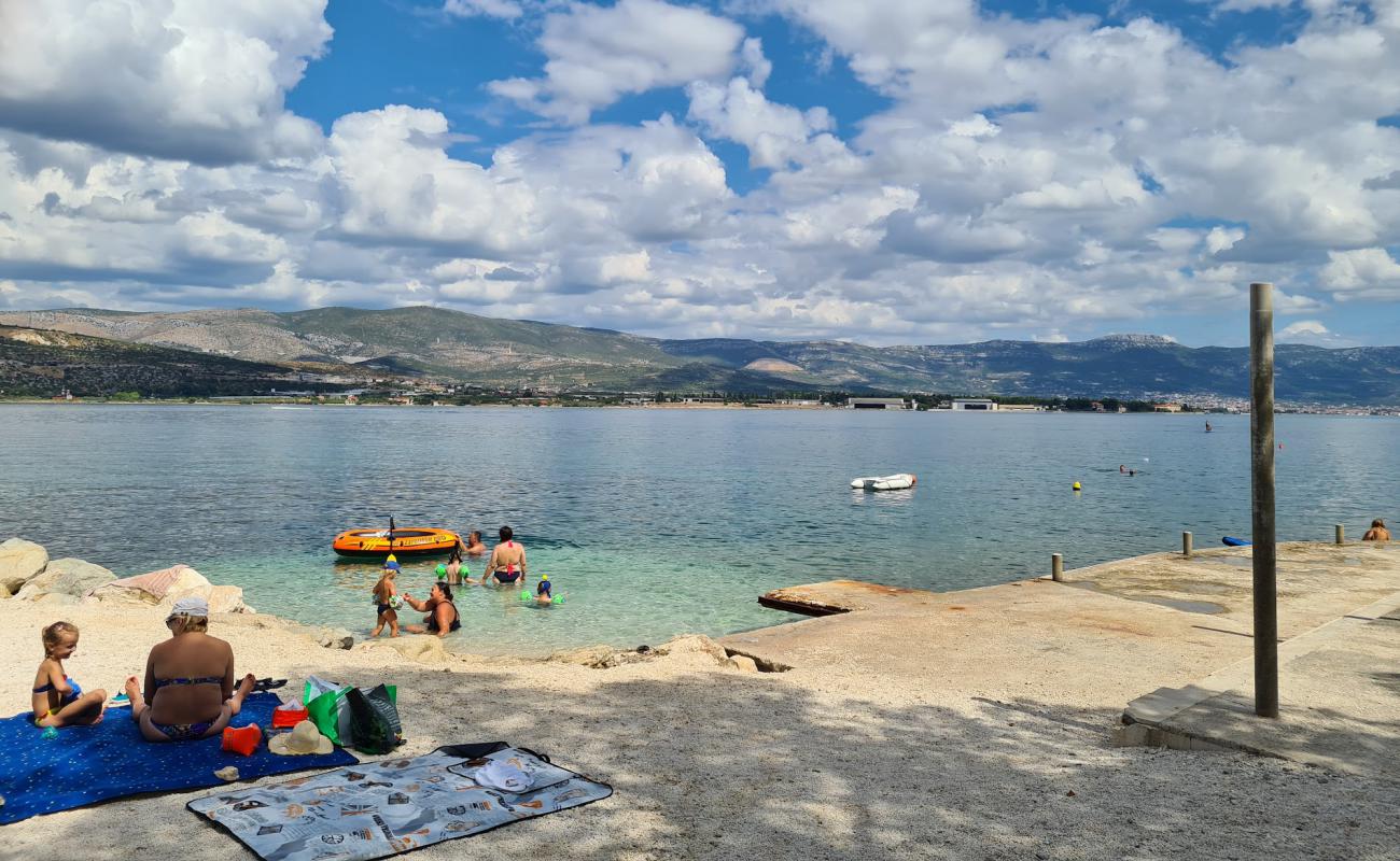 Mastrinka Beach'in fotoğrafı hafif ince çakıl taş yüzey ile