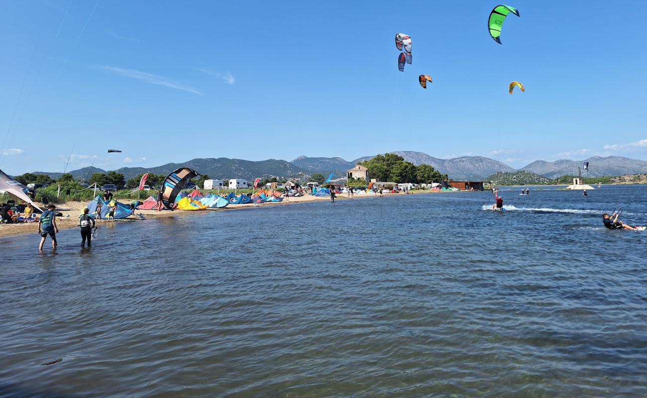 Neretva Delta Beach'in fotoğrafı parlak kum yüzey ile