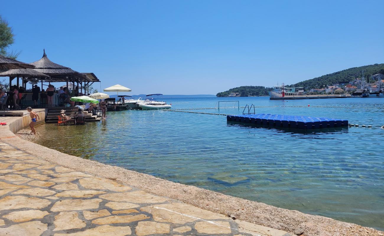 Beach Batalaza'in fotoğrafı hafif ince çakıl taş yüzey ile