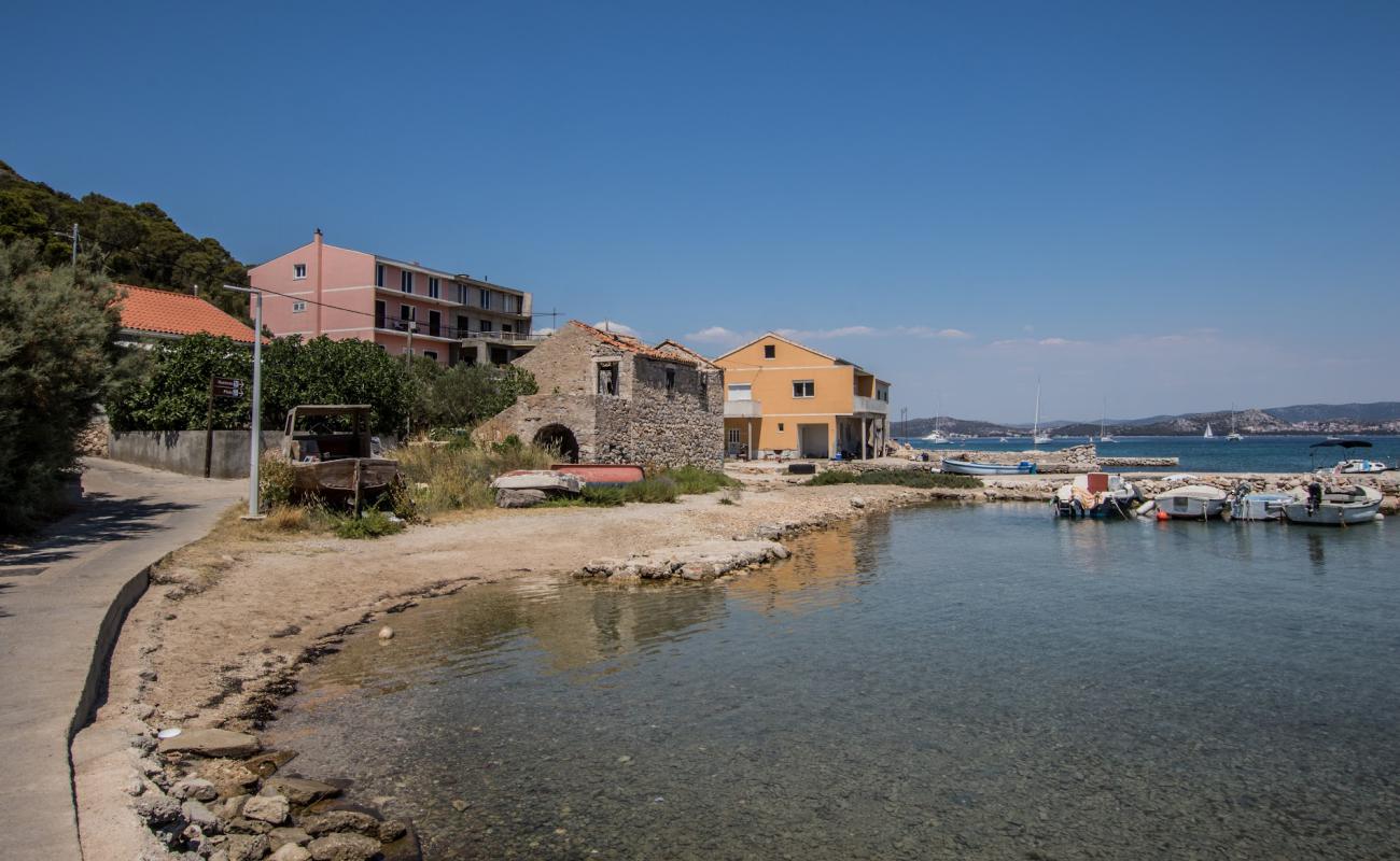 Vrgada Beach'in fotoğrafı taşlar yüzey ile