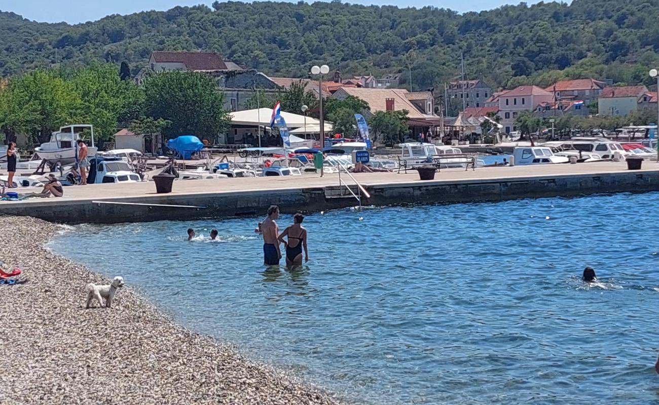 Trutin Beach'in fotoğrafı gri çakıl taşı yüzey ile