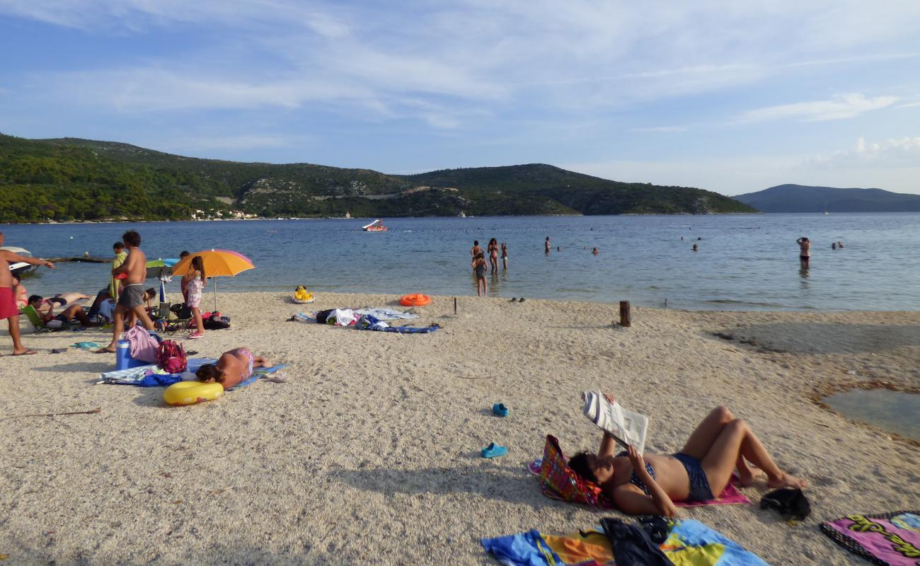 Slano Beach'in fotoğrafı hafif ince çakıl taş yüzey ile