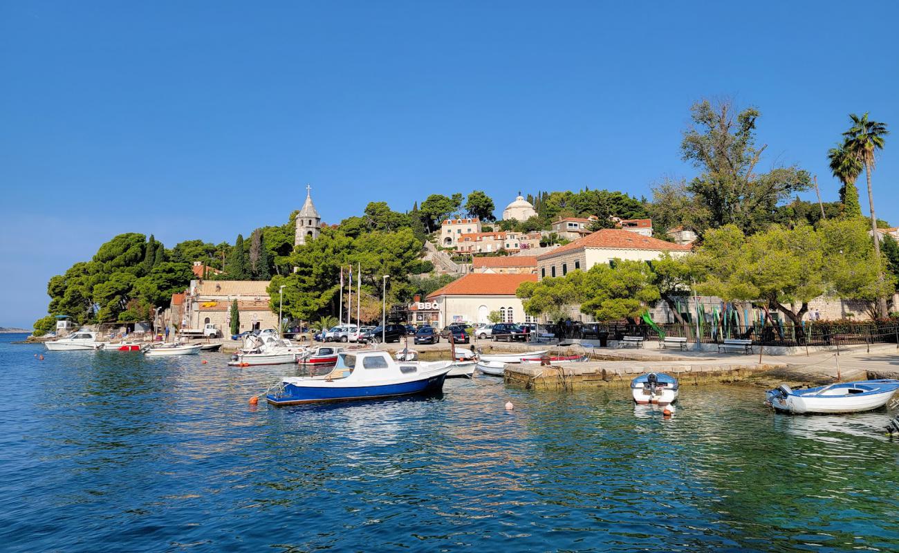 Plaza Cavtat'in fotoğrafı taşlar yüzey ile