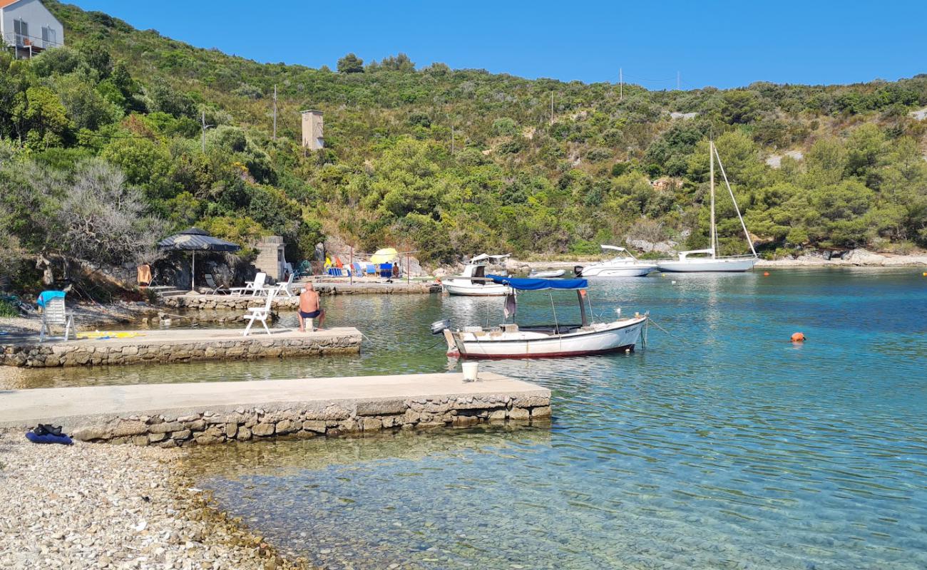 Plaza Rogacic'in fotoğrafı bej çakıl yüzey ile