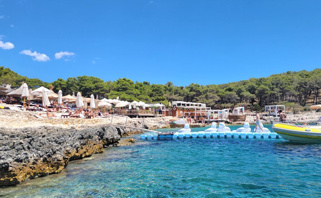 Carpe Diem Beach'in fotoğrafı taşlar yüzey ile