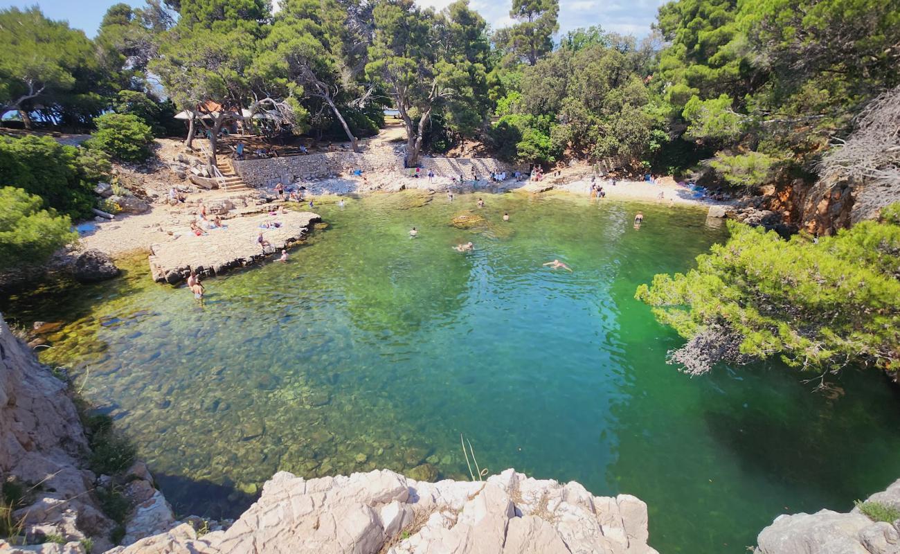 Mrtvo More Beach'in fotoğrafı taşlar yüzey ile