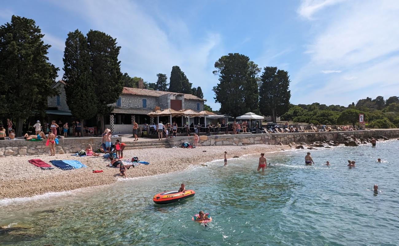 Plaza Otok Sveti Jerolim'in fotoğrafı taşlar yüzey ile