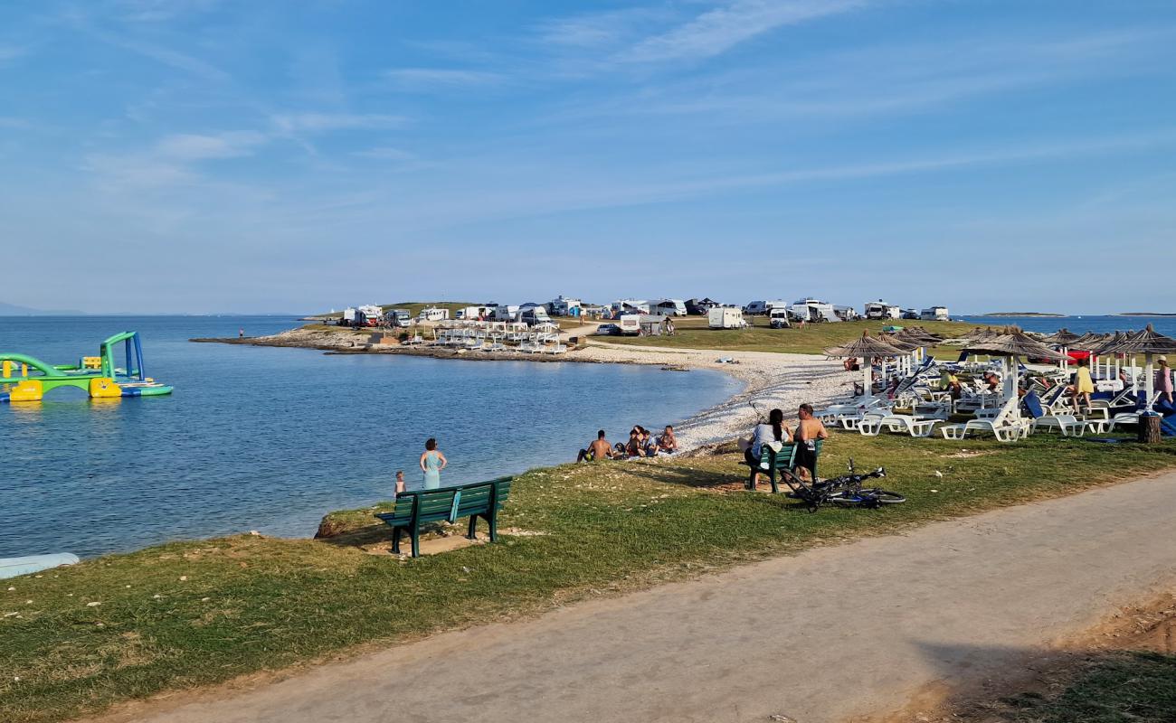 Premantura Beach'in fotoğrafı taşlar yüzey ile