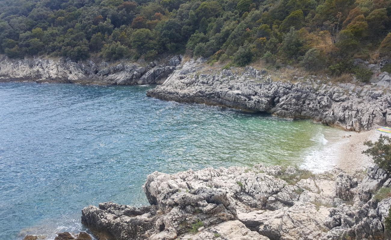 Beach Skvaranska'in fotoğrafı bej çakıl yüzey ile