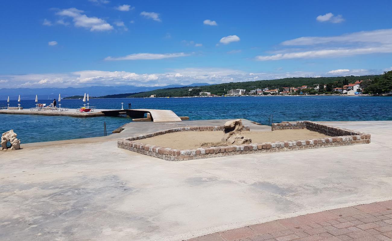 Plaza Malin'in fotoğrafı beton kapak yüzey ile