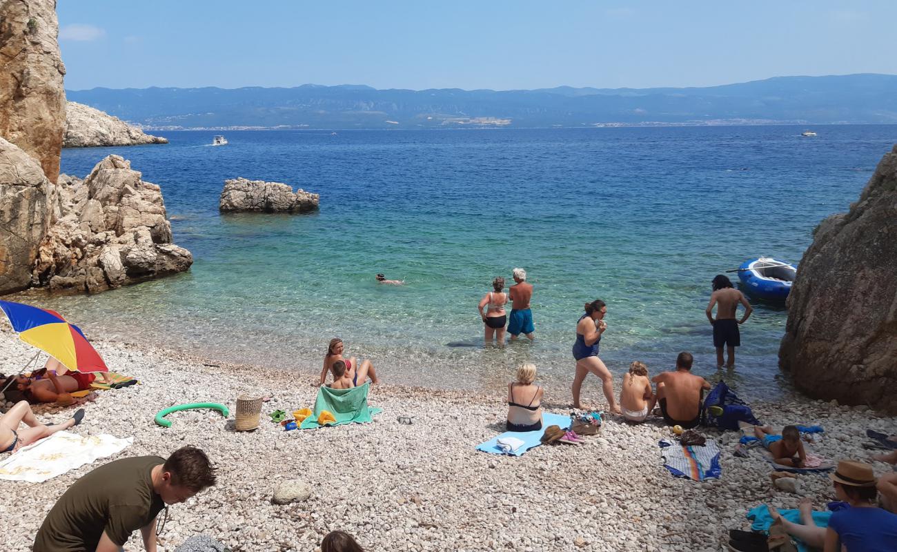 Skrivena Plaza Pod Kovac'in fotoğrafı gri çakıl taşı yüzey ile