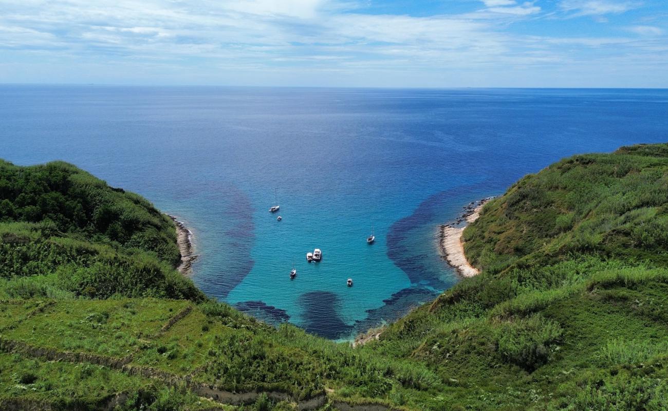 Uvala Porat'in fotoğrafı taşlar yüzey ile