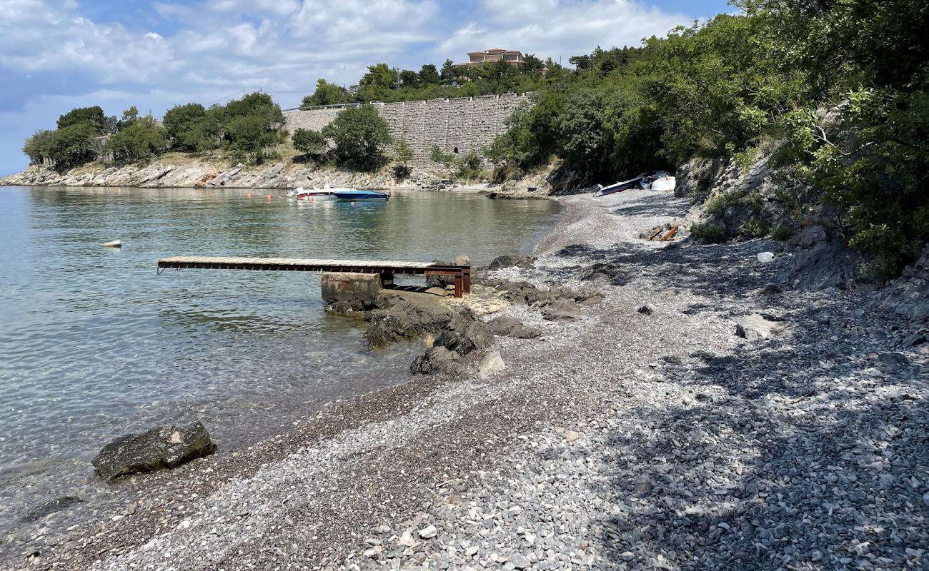 Spiaggia di Ghiaia'in fotoğrafı gri çakıl taşı yüzey ile