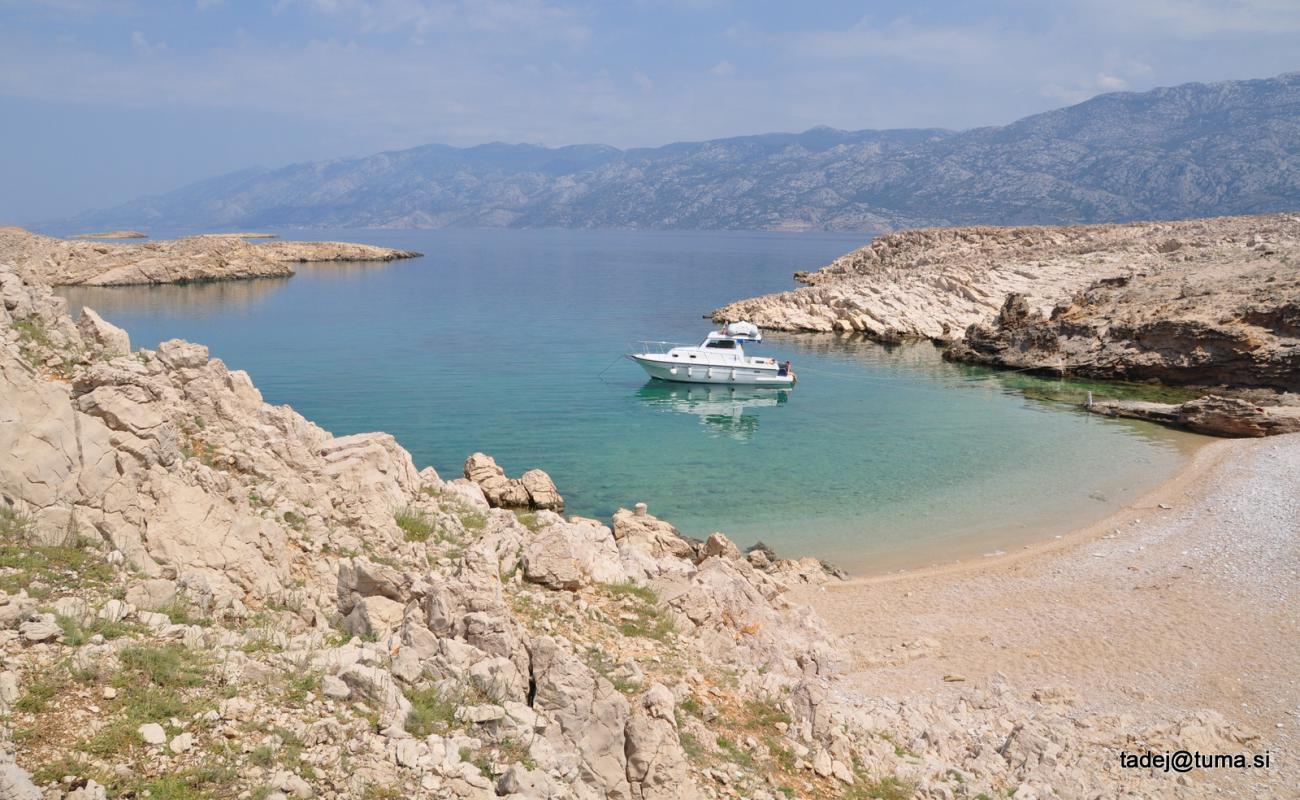 Slana Bay'in fotoğrafı taşlar yüzey ile