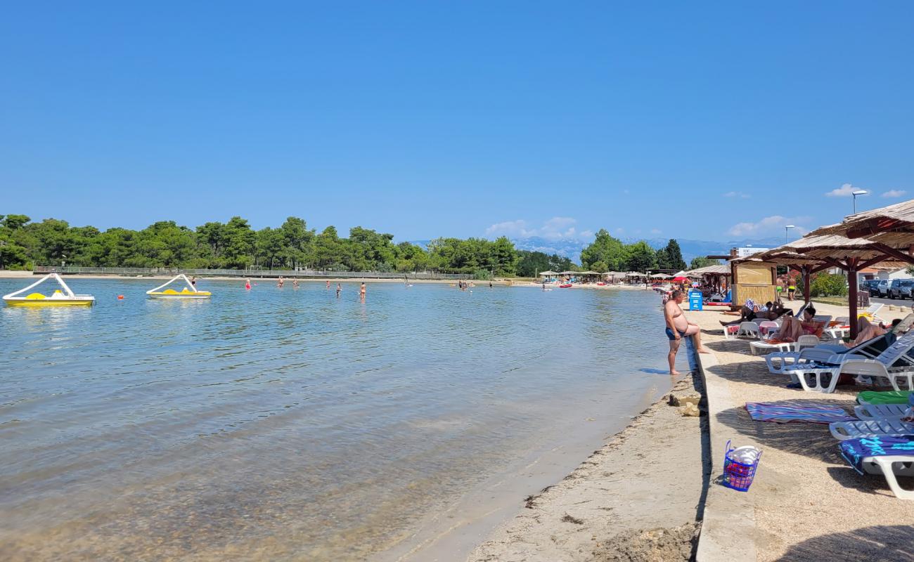 Plaza Zaton'in fotoğrafı hafif ince çakıl taş yüzey ile