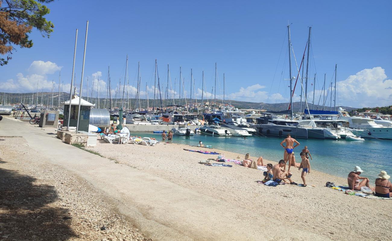 Marina Frapa Beach'in fotoğrafı gri ince çakıl taş yüzey ile