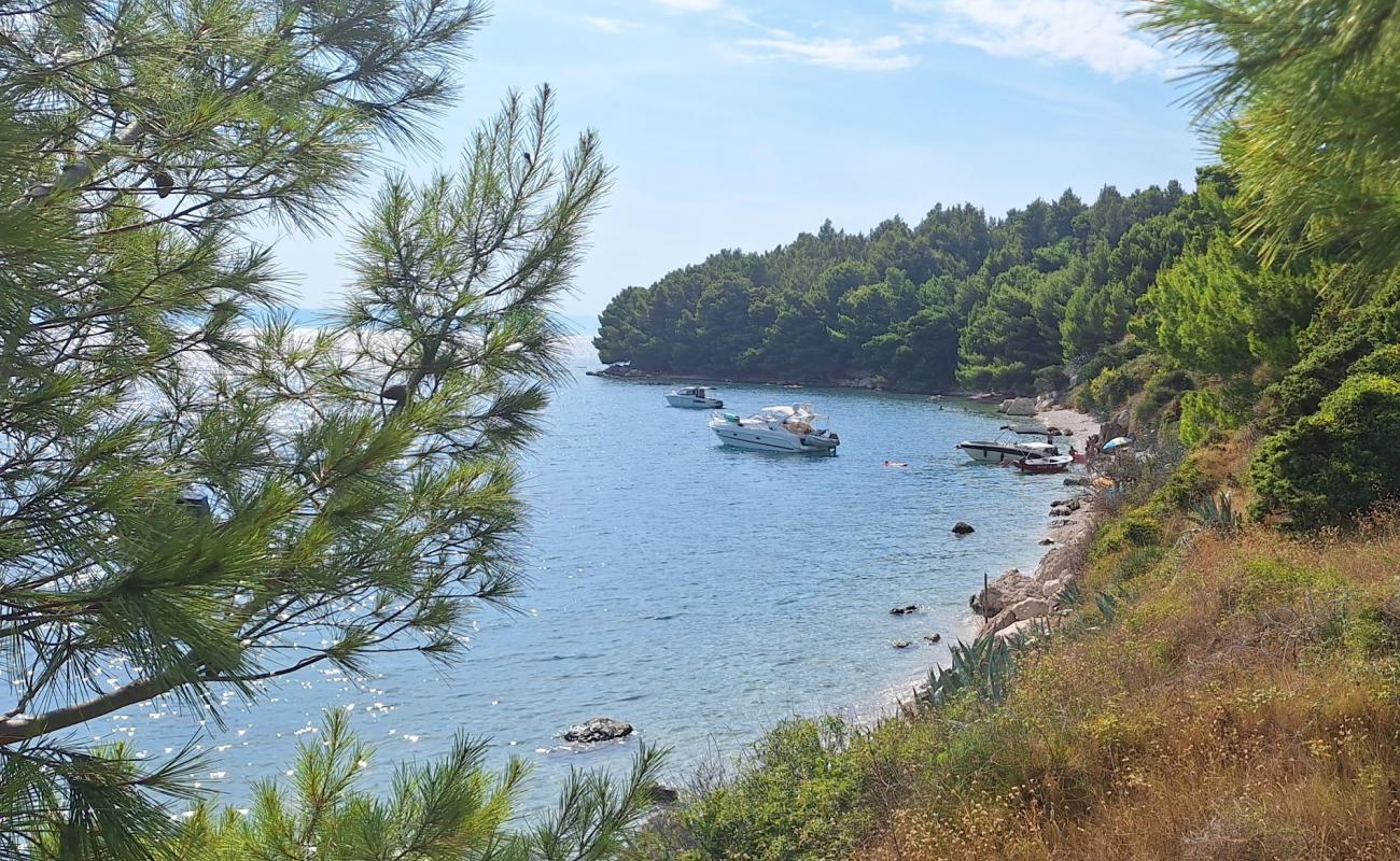 Plaza Frara'in fotoğrafı hafif ince çakıl taş yüzey ile