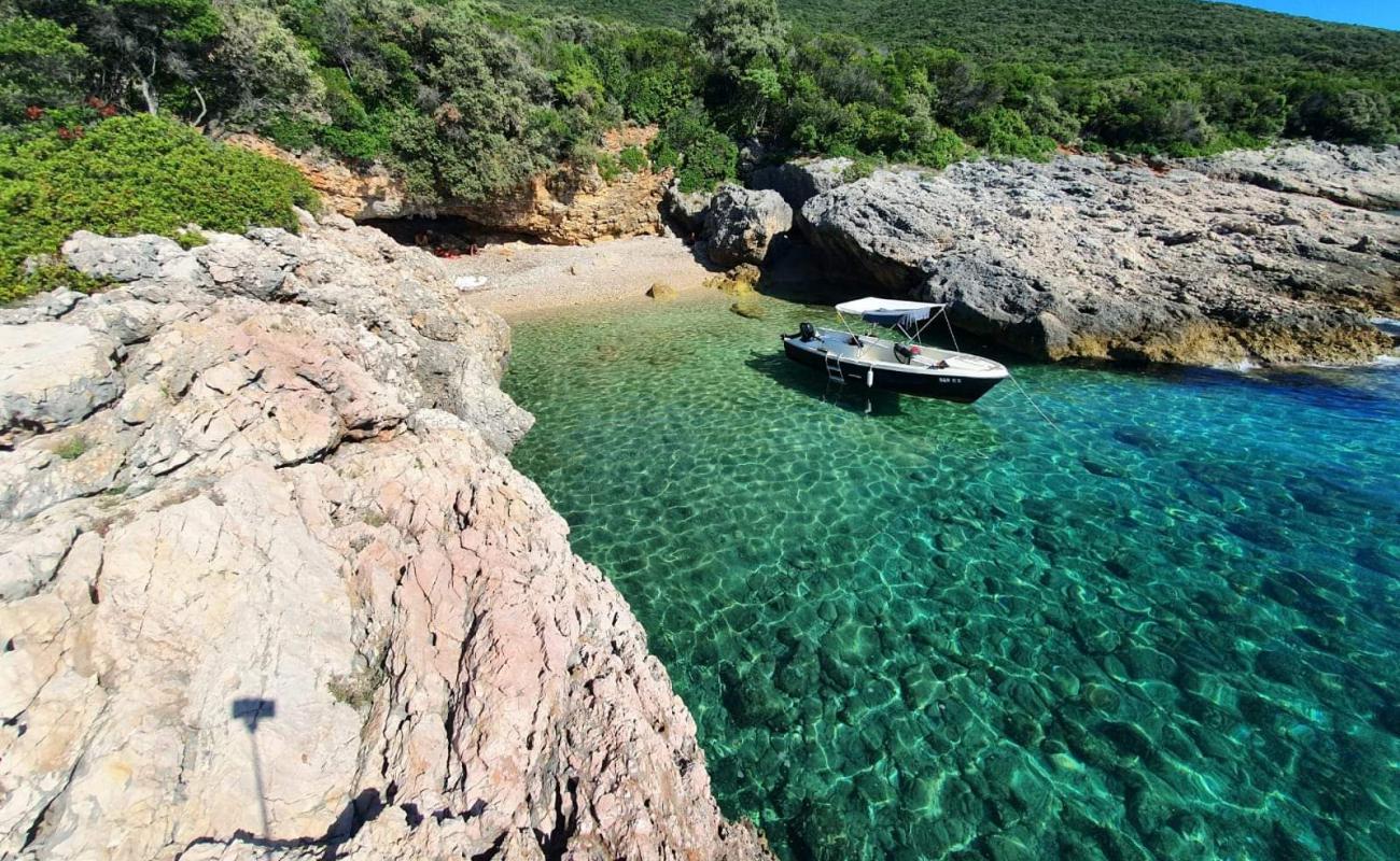 Elfik beach'in fotoğrafı hafif çakıl yüzey ile