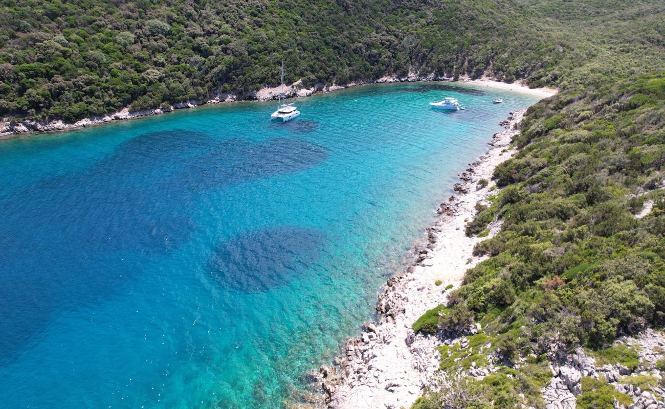 Plaza Osor'in fotoğrafı taşlar yüzey ile