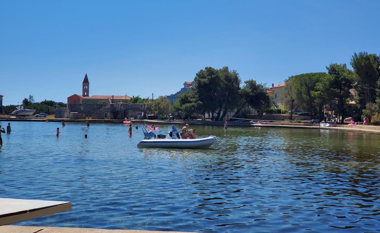 Plaza Duzica'in fotoğrafı beton kapak yüzey ile