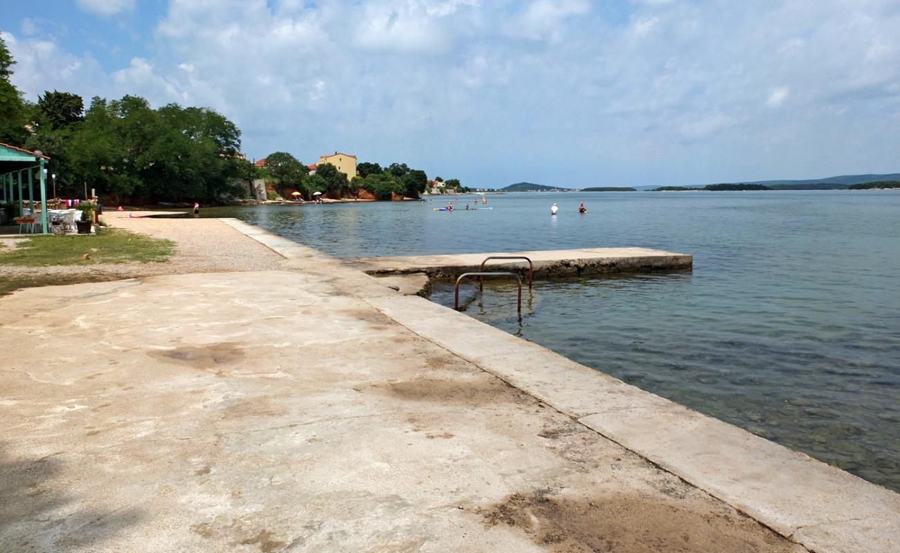 Plaza Vruljice'in fotoğrafı çakıl ile kum yüzey ile