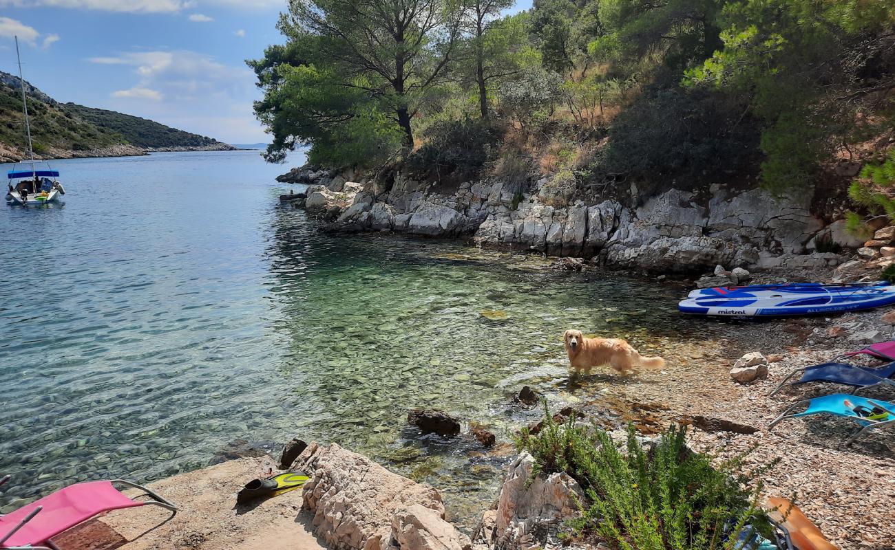 Beach Travna'in fotoğrafı taşlar yüzey ile