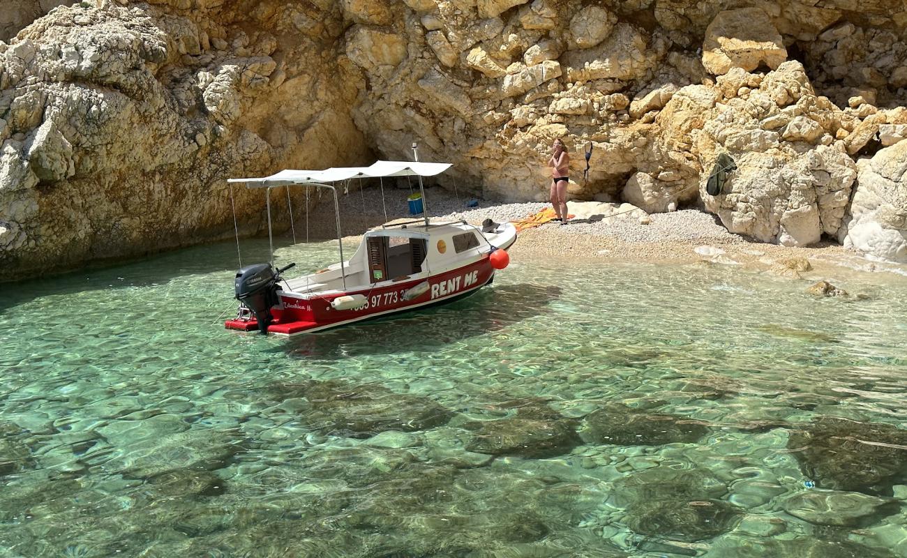 Plaza Bostra'in fotoğrafı hafif ince çakıl taş yüzey ile