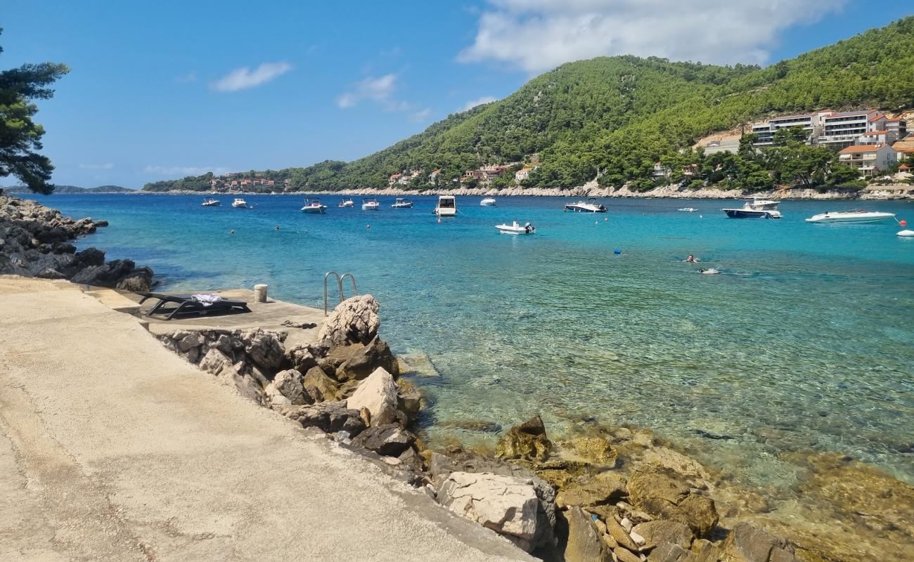 Plaza Porat'in fotoğrafı beton kapak yüzey ile