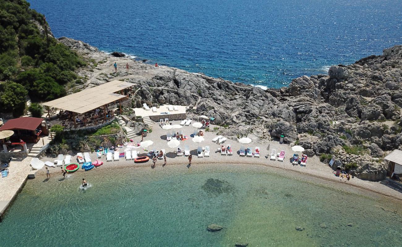 Prijezba Beach'in fotoğrafı gri çakıl taşı yüzey ile