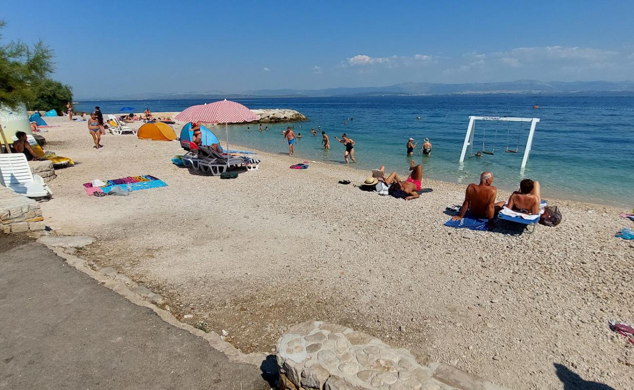 Sutivan Beach'in fotoğrafı hafif çakıl yüzey ile