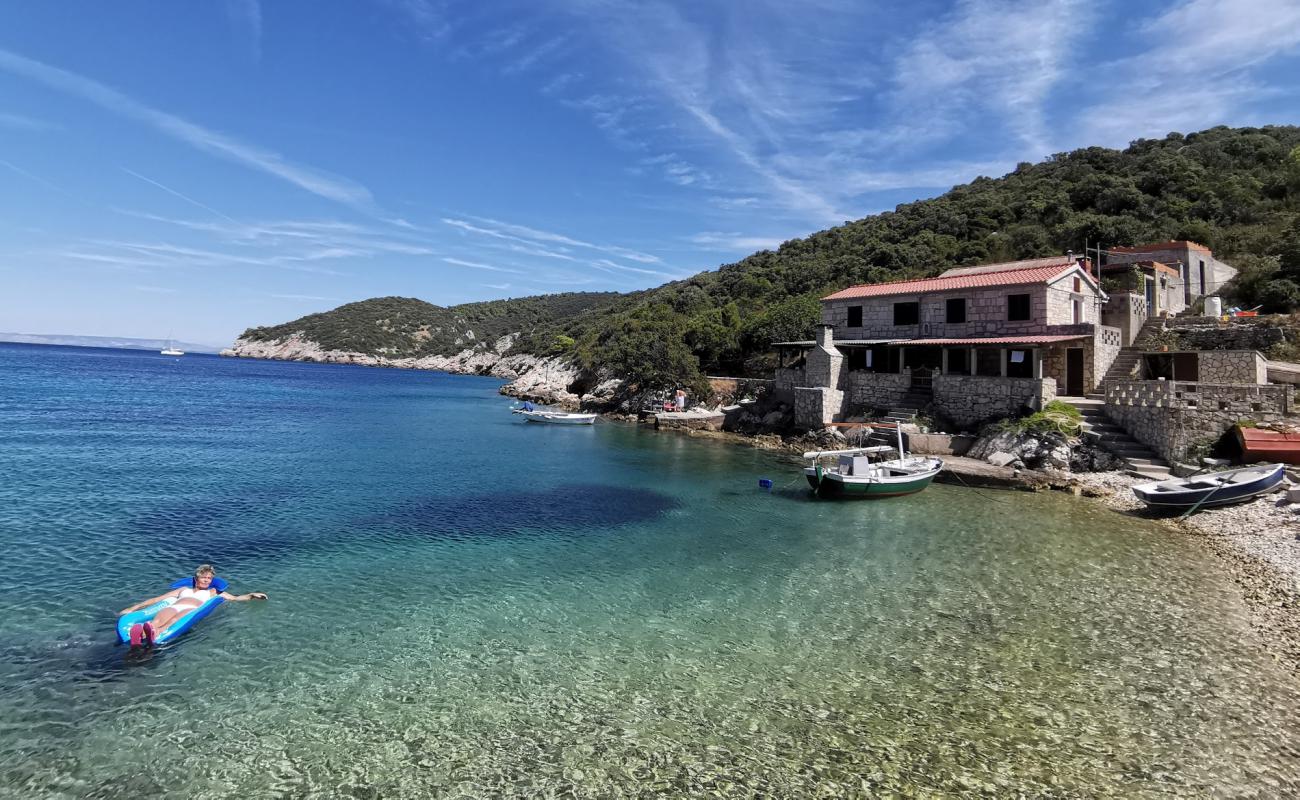Okljucna Beach'in fotoğrafı bej çakıl yüzey ile