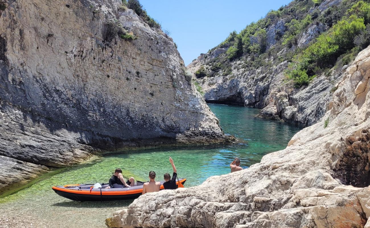 Mala Pritiscina Beach'in fotoğrafı hafif çakıl yüzey ile