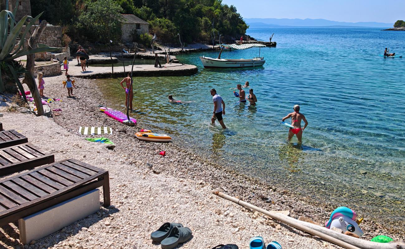 Beach Sucuraj'in fotoğrafı gri çakıl taşı yüzey ile