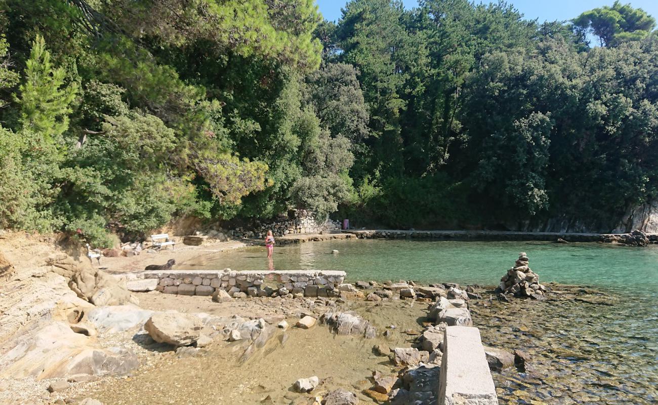 Plaza Tiha'in fotoğrafı parlak kum ve kayalar yüzey ile