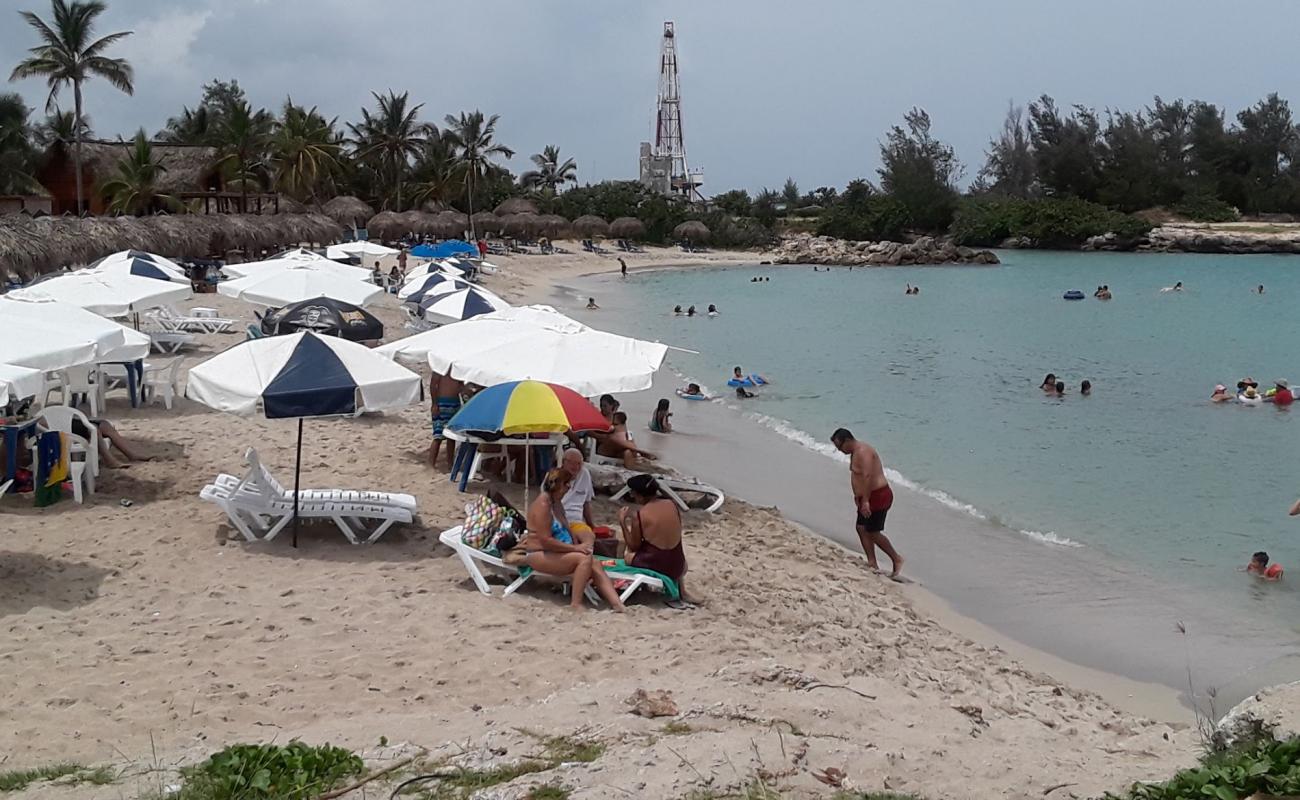 Playa de Tarara'in fotoğrafı i̇nce bej kum yüzey ile