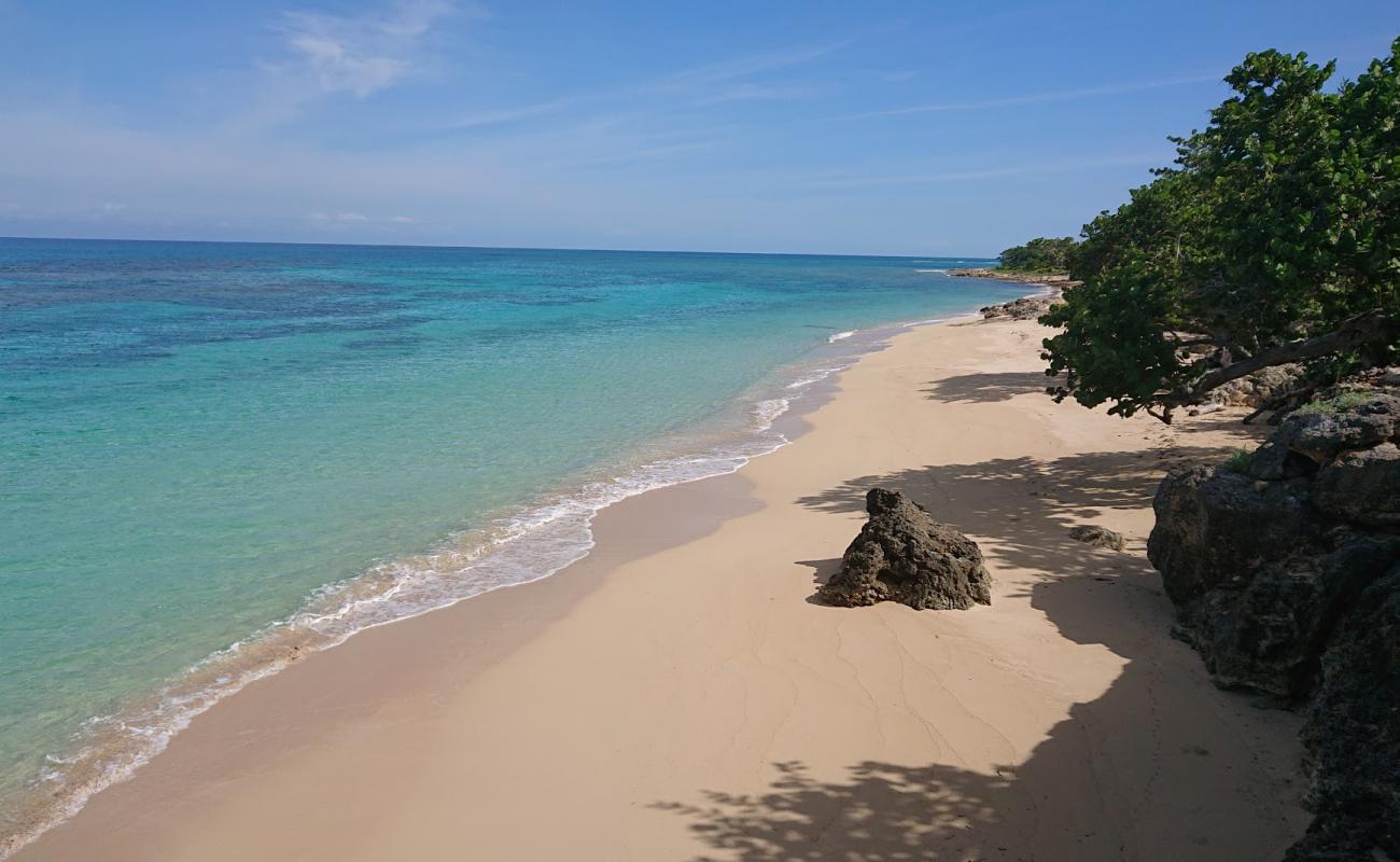 Playa Jibacoa III'in fotoğrafı i̇nce bej kum yüzey ile
