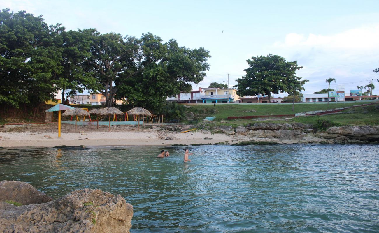 El Allende beach'in fotoğrafı bej kum ve kayalar yüzey ile