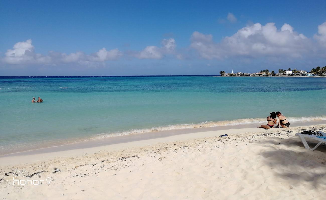 Playa Bonita'in fotoğrafı parlak ince kum yüzey ile