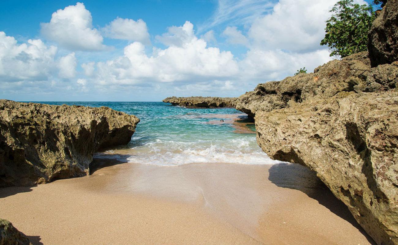 Playa Baracoa'in fotoğrafı açık bej kum yüzey ile