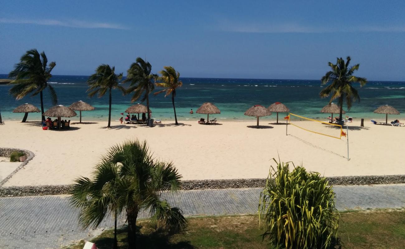 Playa Habana'in fotoğrafı parlak kum yüzey ile