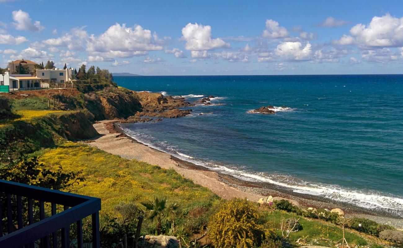 Nikolas beach'in fotoğrafı gri çakıl taşı yüzey ile