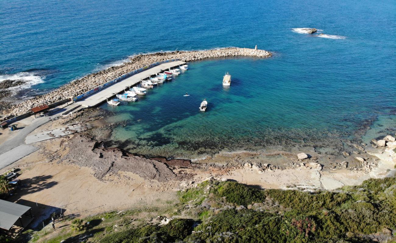Agios Georgios Beach'in fotoğrafı taşlı kum yüzey ile