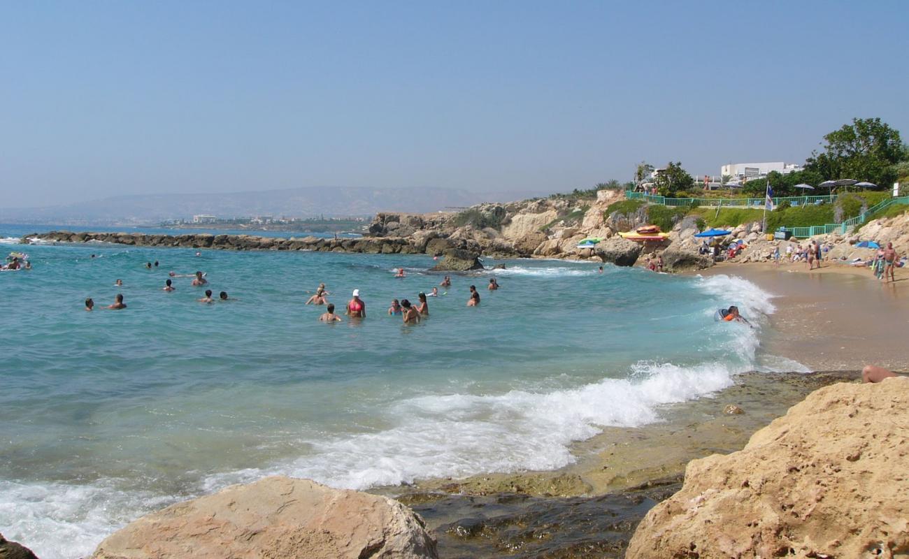 Alikes beach II'in fotoğrafı i̇nce kahverengi kum yüzey ile