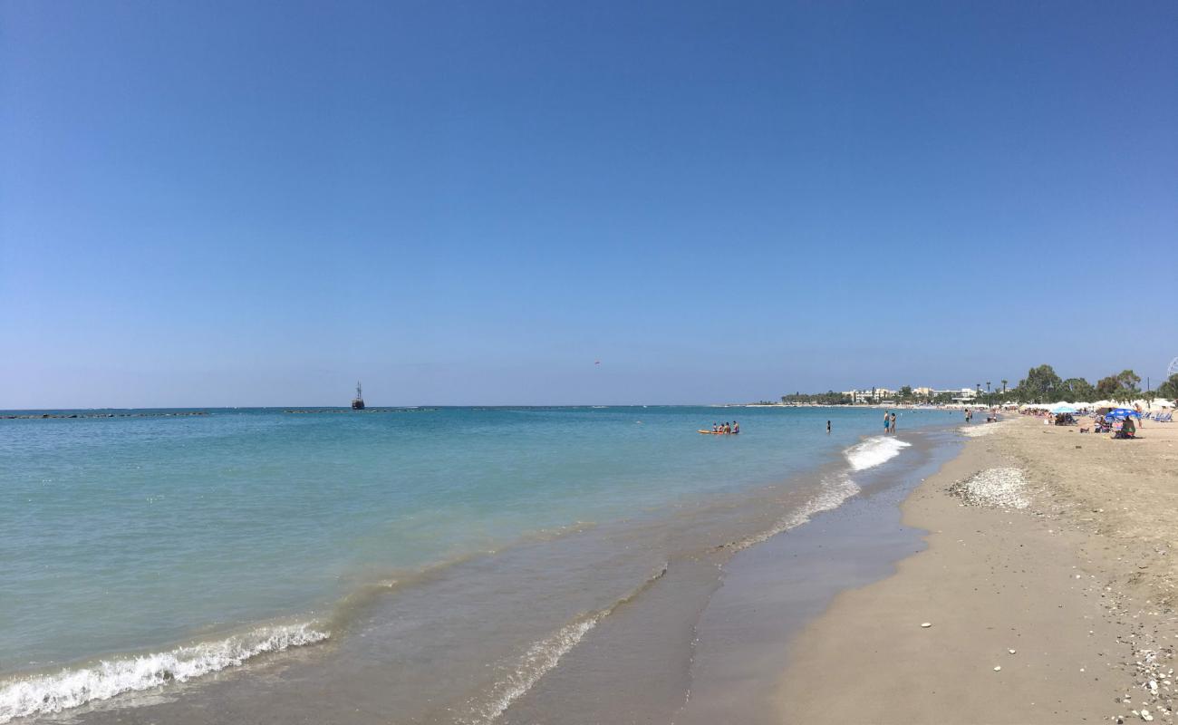 Yeroskipou beach'in fotoğrafı parlak kum yüzey ile