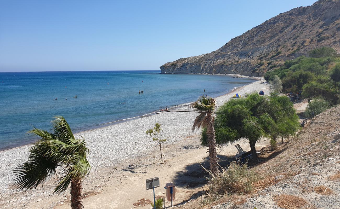 Pissouri beach'in fotoğrafı hafif çakıl yüzey ile