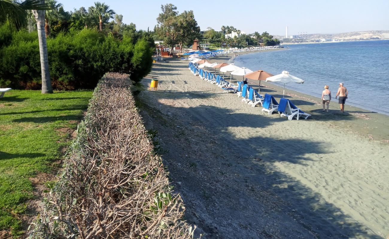 Governor's Beach'in fotoğrafı gri kum yüzey ile