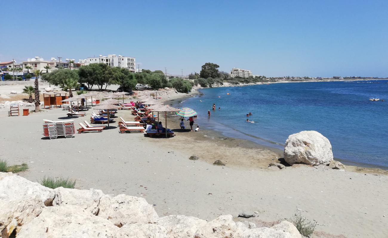 Zygi beach'in fotoğrafı gri kum yüzey ile
