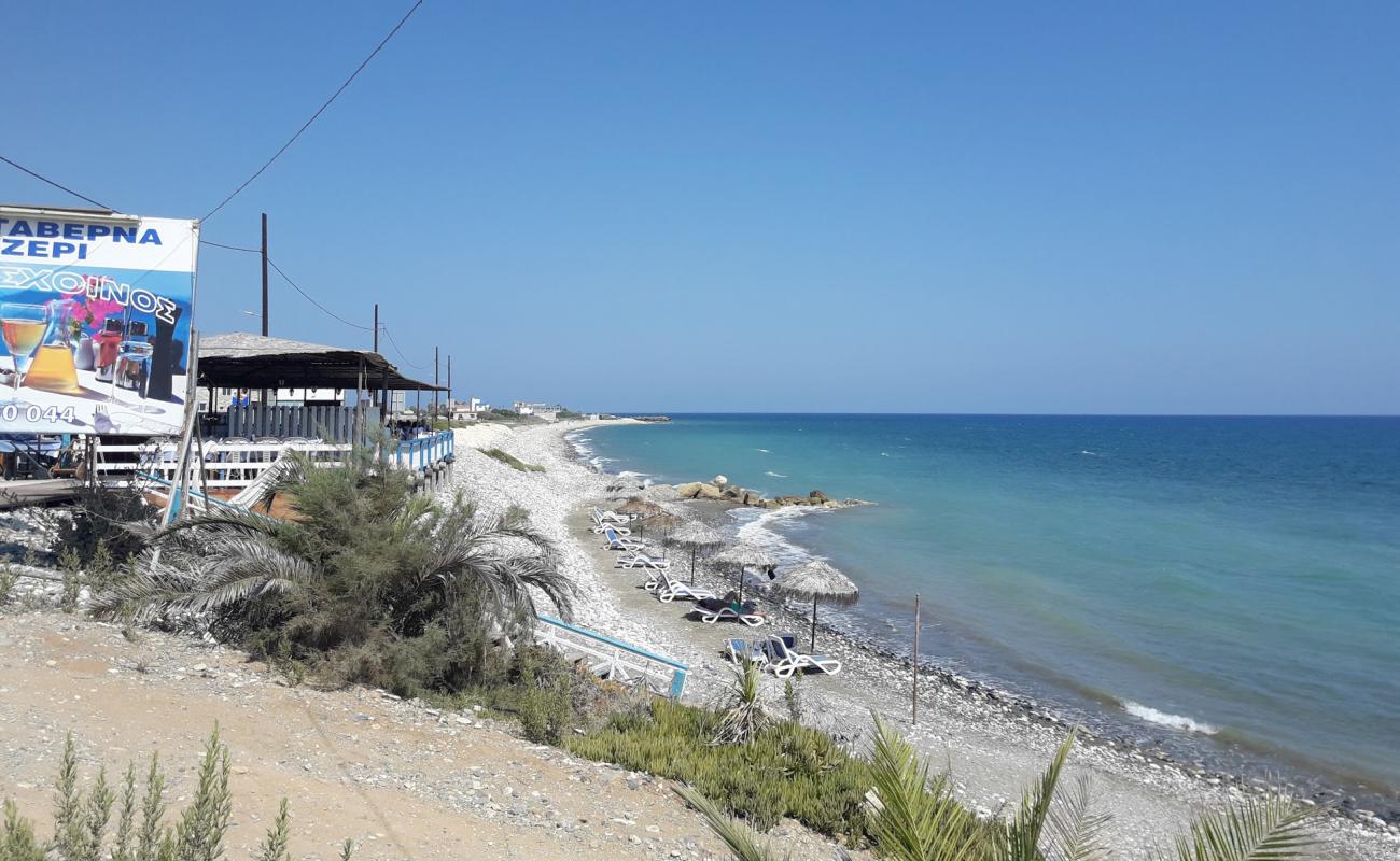 Zygi beach II'in fotoğrafı hafif çakıl yüzey ile