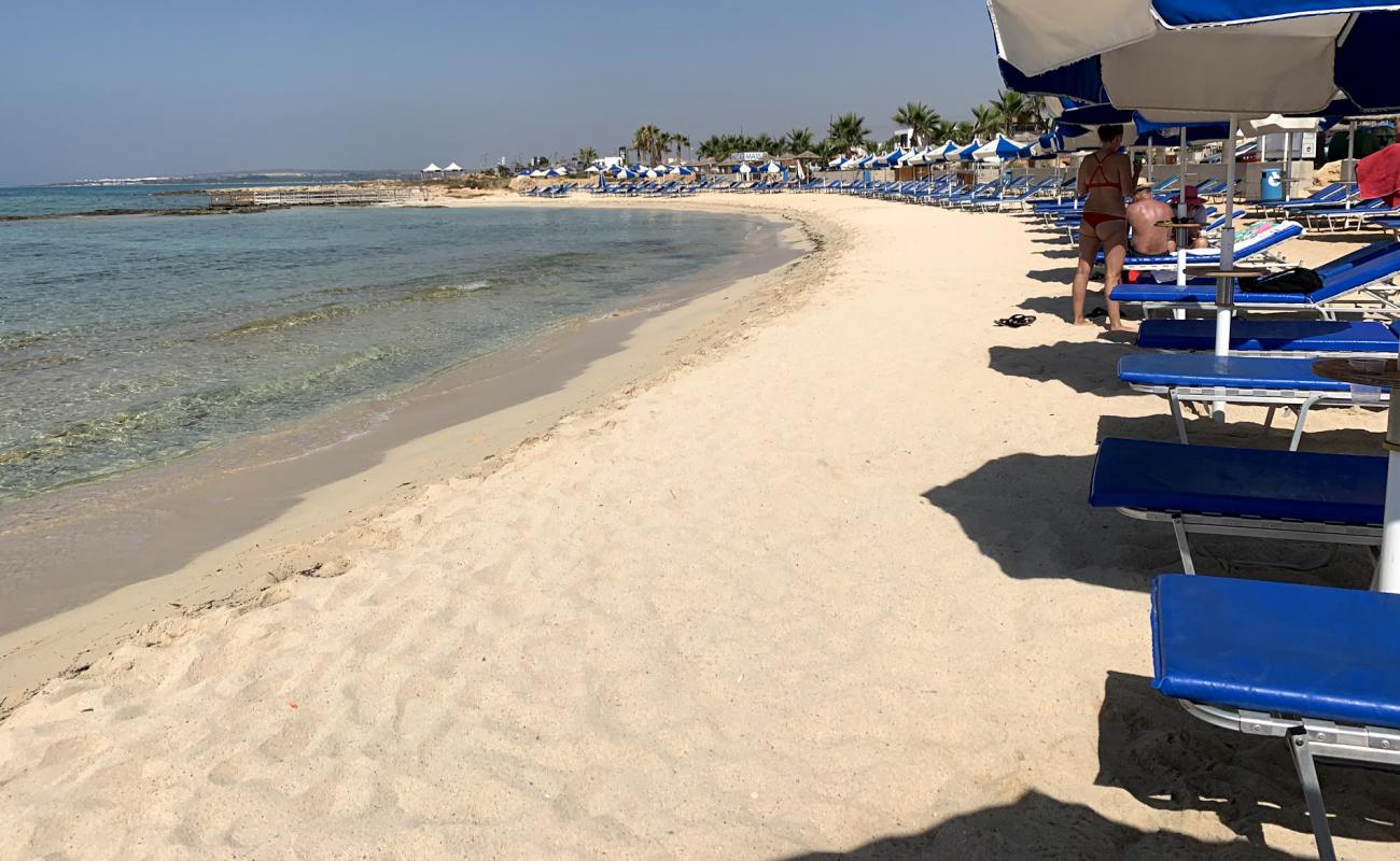 Sirens beach'in fotoğrafı i̇nce bej kum yüzey ile
